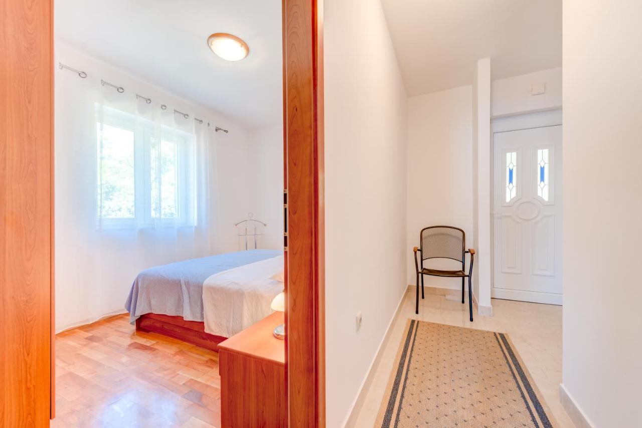 Apartmani Mirta Omis A Εξωτερικό φωτογραφία