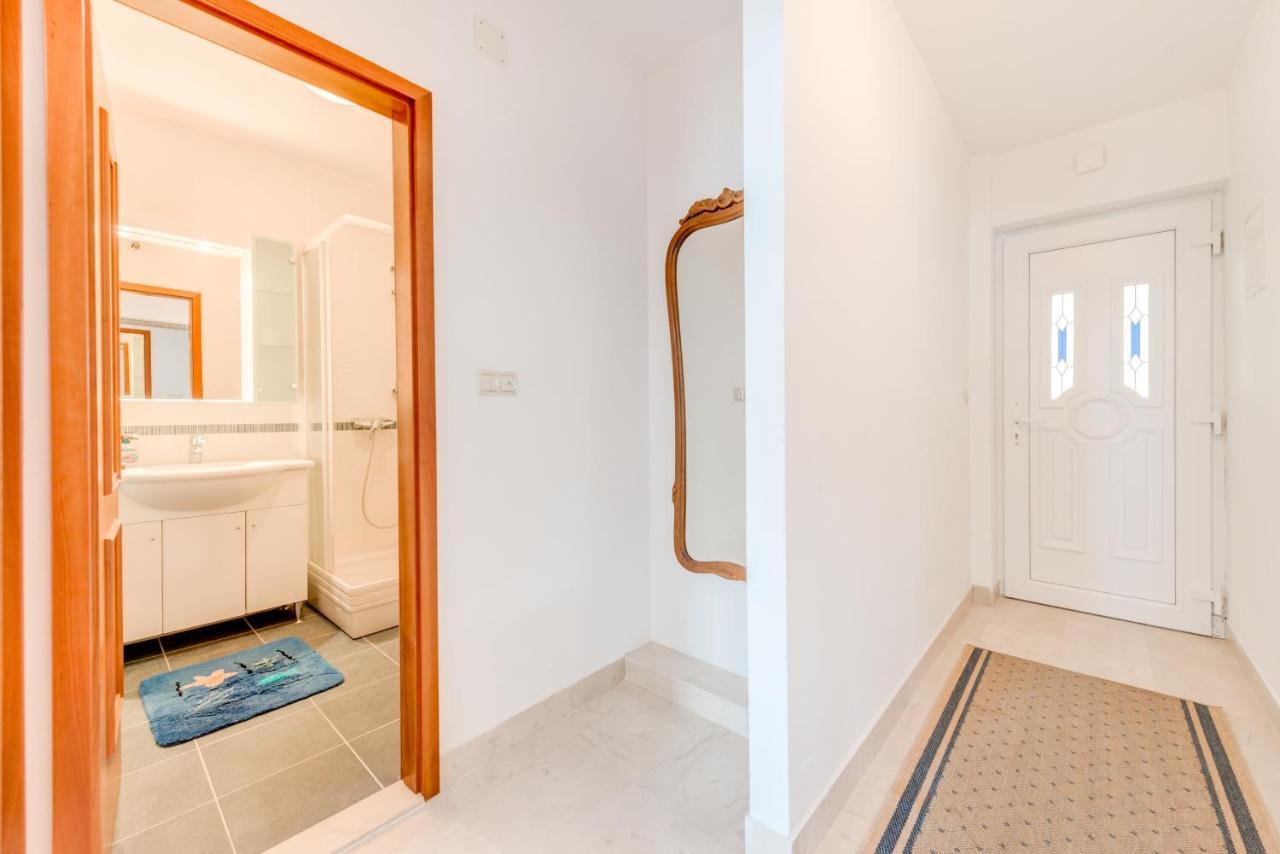 Apartmani Mirta Omis A Εξωτερικό φωτογραφία